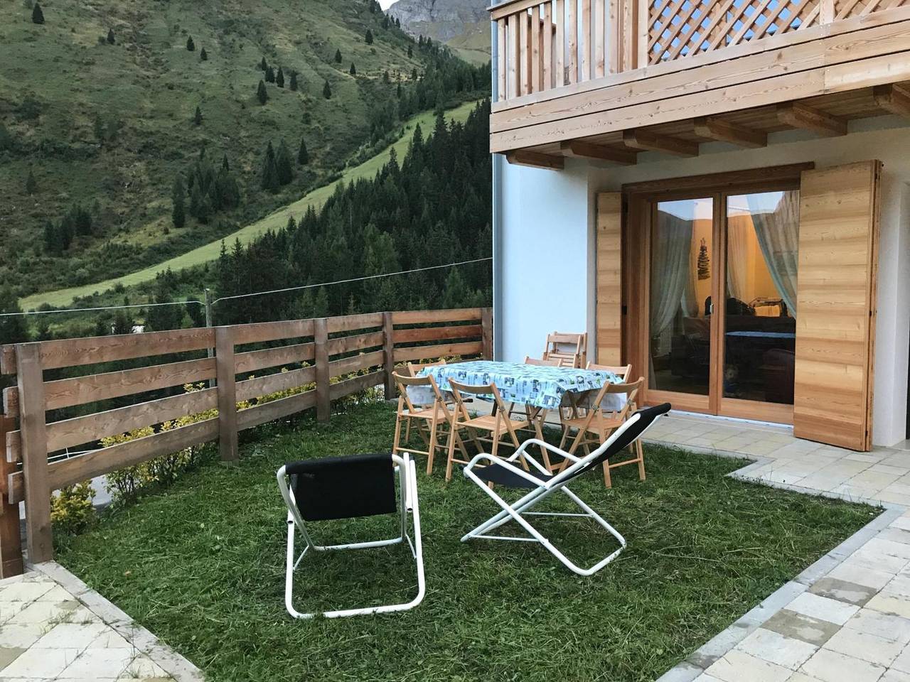 Ganze Wohnung, Apartment 'Sunny Arabba' mit Bergblick, privatem Garten und Wlan in Verseil, Dolomiti Superski