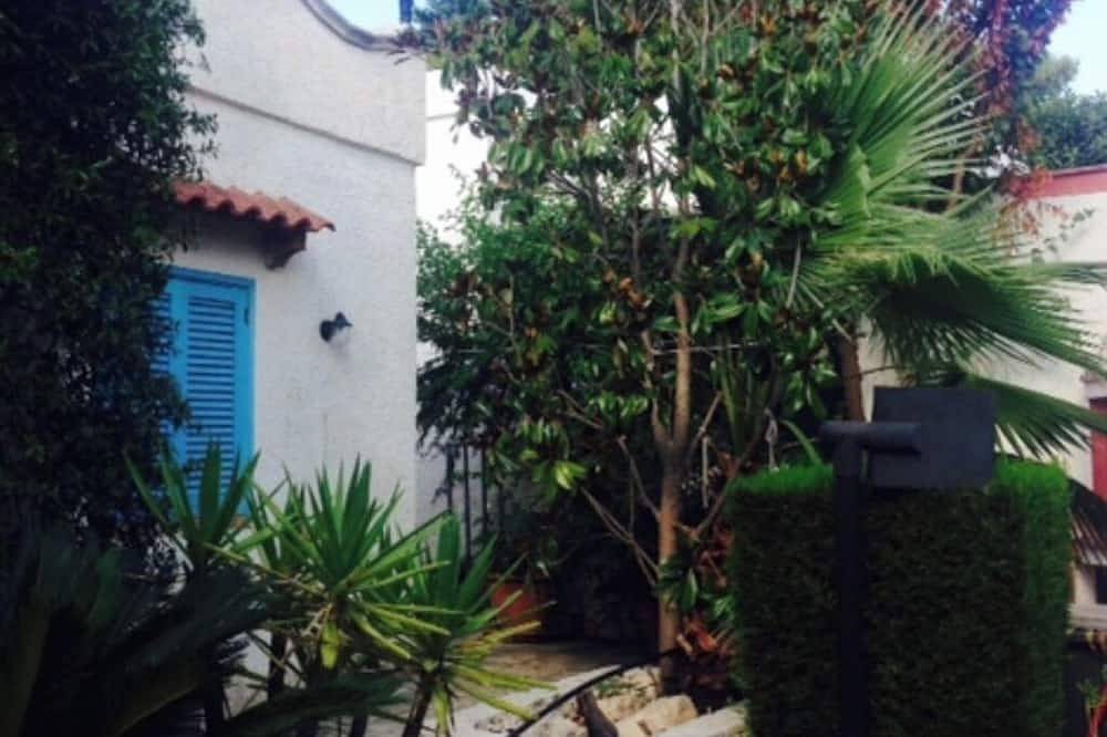 Spacious and equipped villa for a vacation in the beautiful sea of Salento in Campomarino di Maruggio, Campomarino (Apulia)