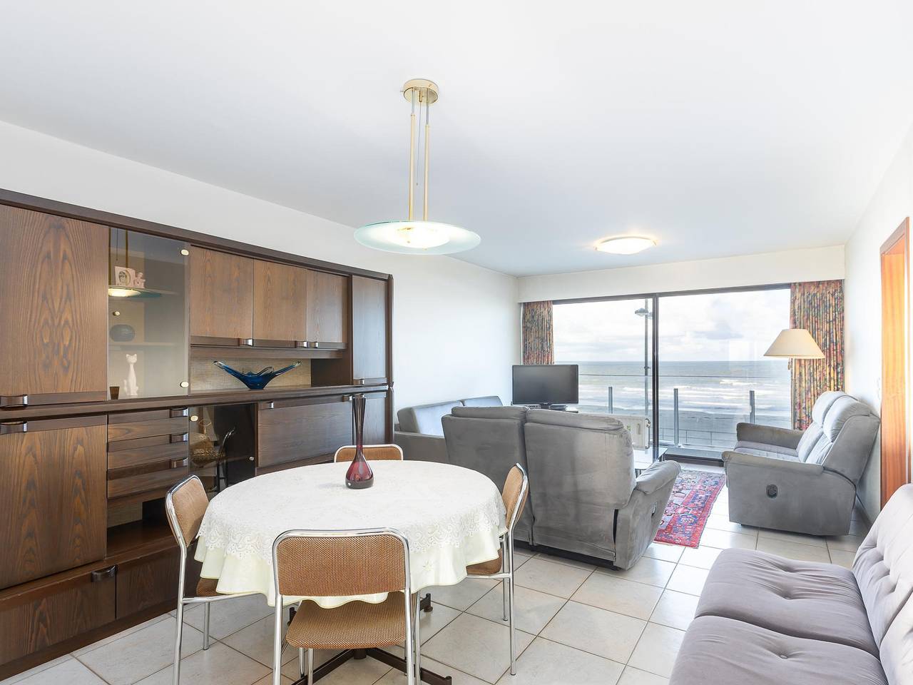 Entire apartment, Flat with frontal sea views and parking. in Middelkerke, Belgian Coast