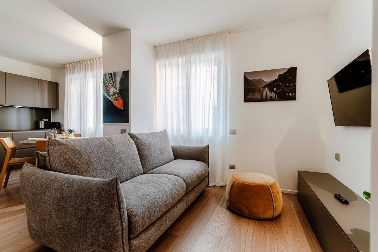 Entire apartment, Rubini 7 Suite Rubino - Myhomeincomo in Como, Lake Como