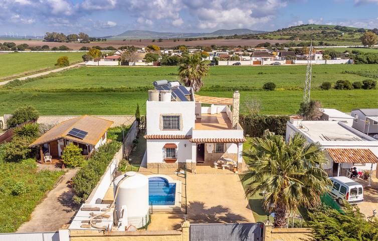 Ferienhaus für 10 Personen, mit Terrasse und Garten sowie Pool - 1