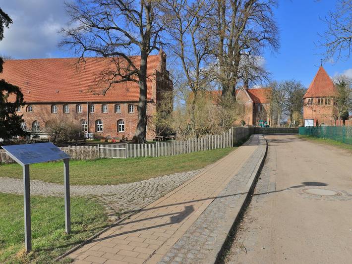 Ferienwohnung für 3 Personen, mit Terrasse und Garten sowie Sauna und Seeblick in Neukloster - 4