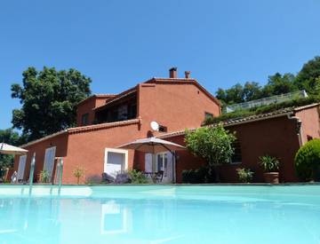 Cottage pour 6 personnes, avec piscine ainsi que terrasse et jardin à Les Adrets-de-l'Estérel