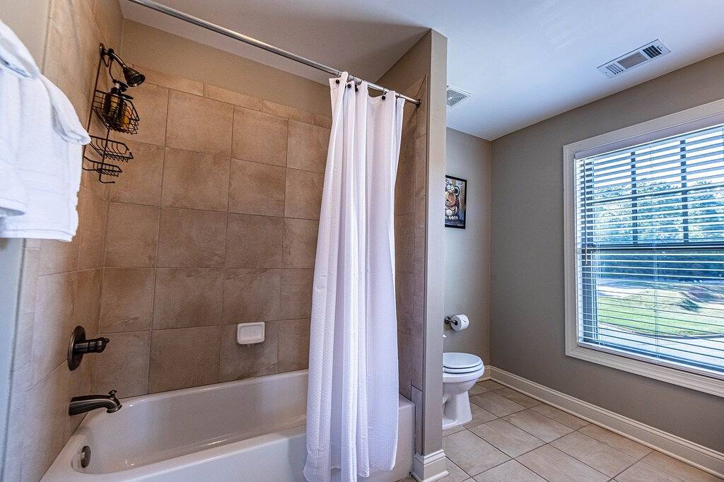 Direct Lake Access | Home Theater | Sleeps 8 in Lake Oconee