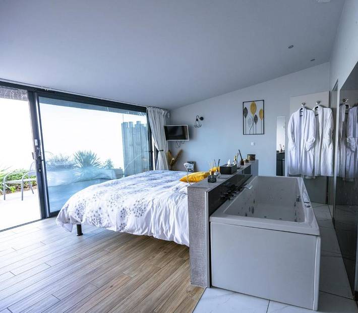 Location de vacances pour 2 personnes, avec vue et terrasse, animaux acceptés à Istres - 4