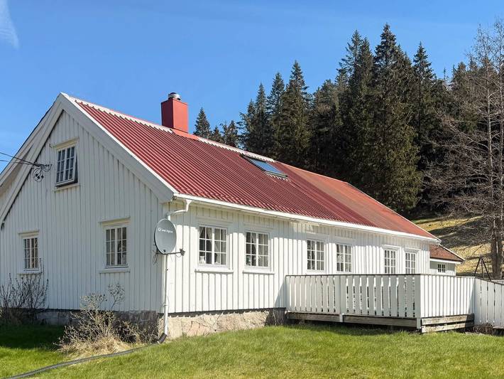 Feriehus for 10 personer, med badebasseng og terrasse i Grimstad 