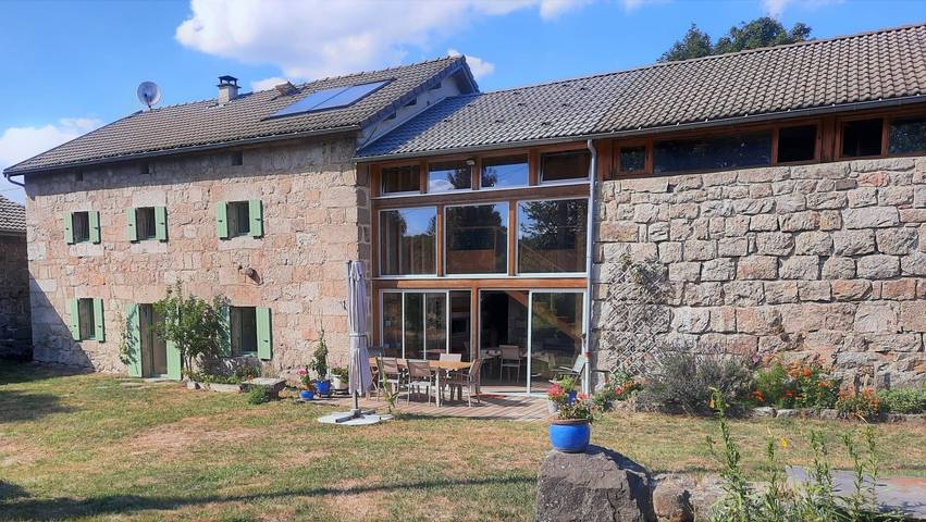 Vacation rental for 12 people, with Yard in Auvergne