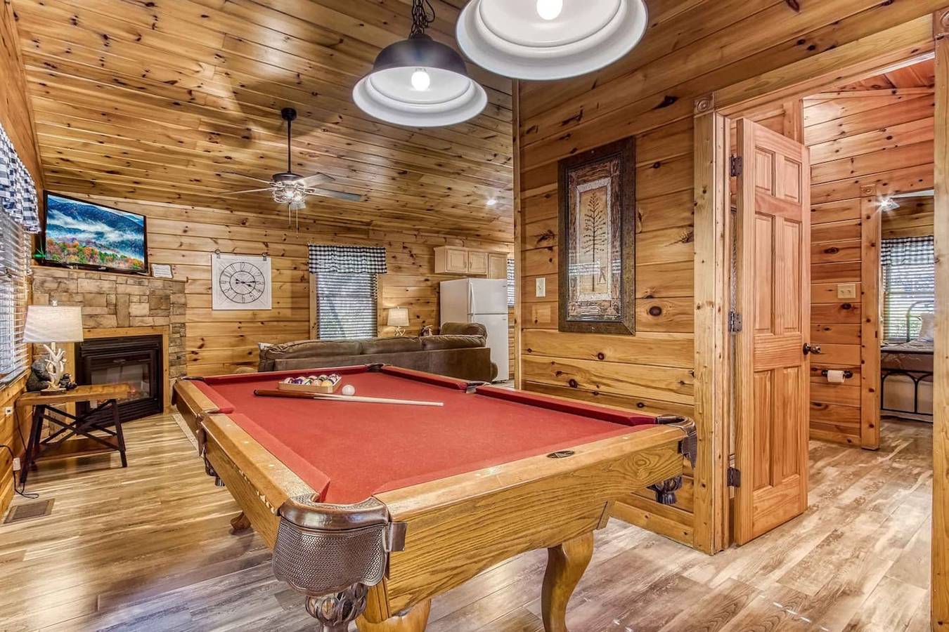 Dog Friendly, Romantic Mtn Getaway Hot Tub Pool  in Gatlinburg, Sevier County