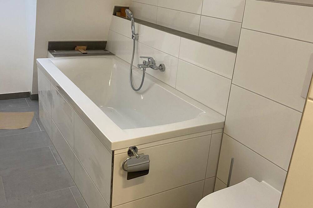 Ganze Wohnung, Wohfühloase auf 75 qm, Stilvoll eingerichtete Dachgeschosswohnung mit Ambiente in Glien, Ruppiner Seenland