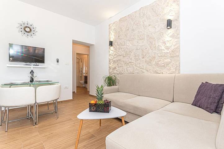 Ganze Wohnung, Schöne 3-Zimmer-Wohnung in Vrpolje in Šibenik-Knin