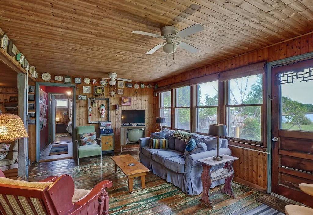 \" The Fish Camp\" - cozy waterfront getaway in Surf City, Pender County