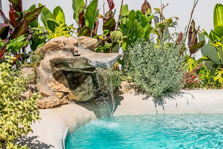 Villa 'Casa Do Rei - Charneca' with Private Pool, Private Terrace and Wi-Fi in Charneca de Caparica e Sobreda, Setúbal Peninsula