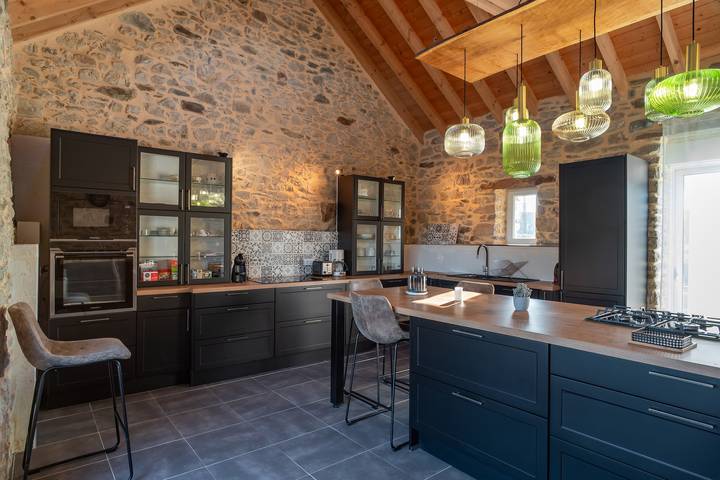 Location de vacances pour 9 personnes, avec jardin et terrasse à Plomodiern - 3