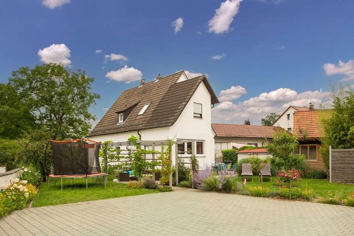 Ferienwohnung für 14 Personen, mit Balkon und Whirlpool sowie Terrasse und Garten