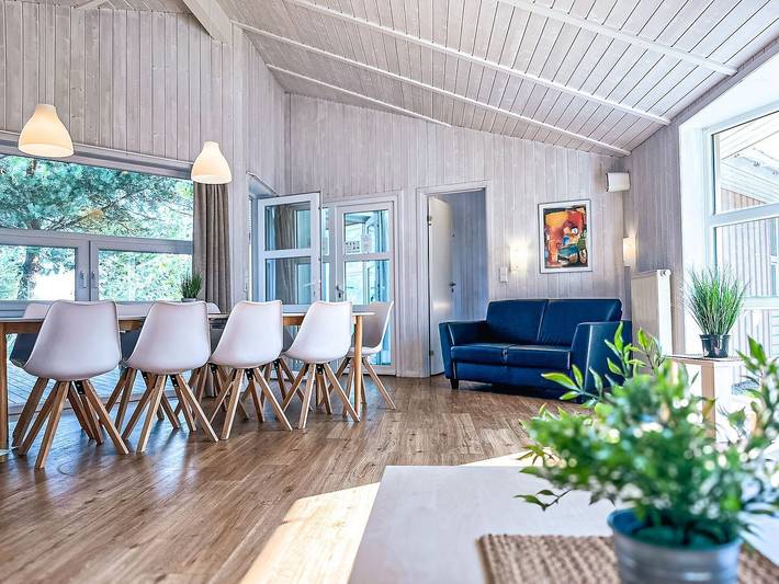 Ferienhaus für 10 Personen, mit Whirlpool und Terrasse sowie Garten und Pool in der Lübeck