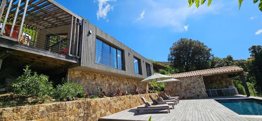 Chalet para 2 personas, con jardín además de vistas y piscina - 1