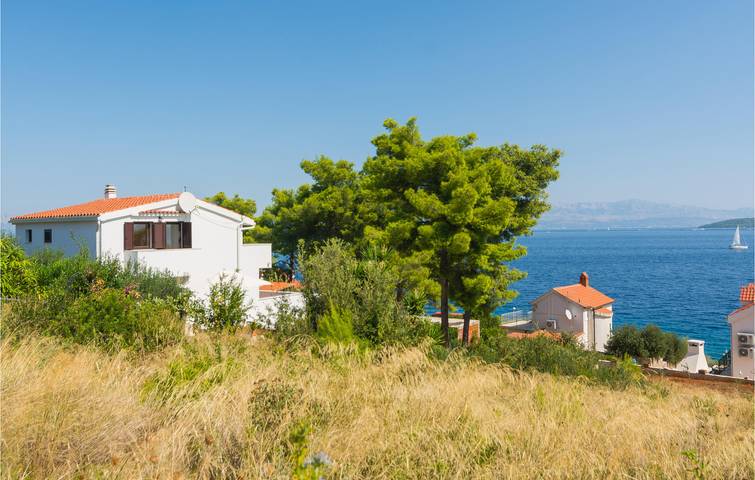 Apartment am Meer in Stomorska mit Terrasse und moderner Ausstattung in Stomorska, Solta