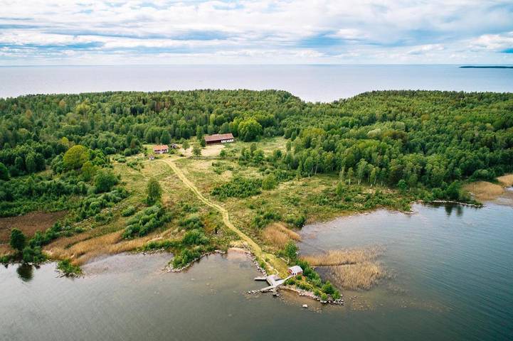 Ferienhaus für 6 Personen, mit Ausblick und Garten sowie Sauna, kinderfreundlich in Gullspang