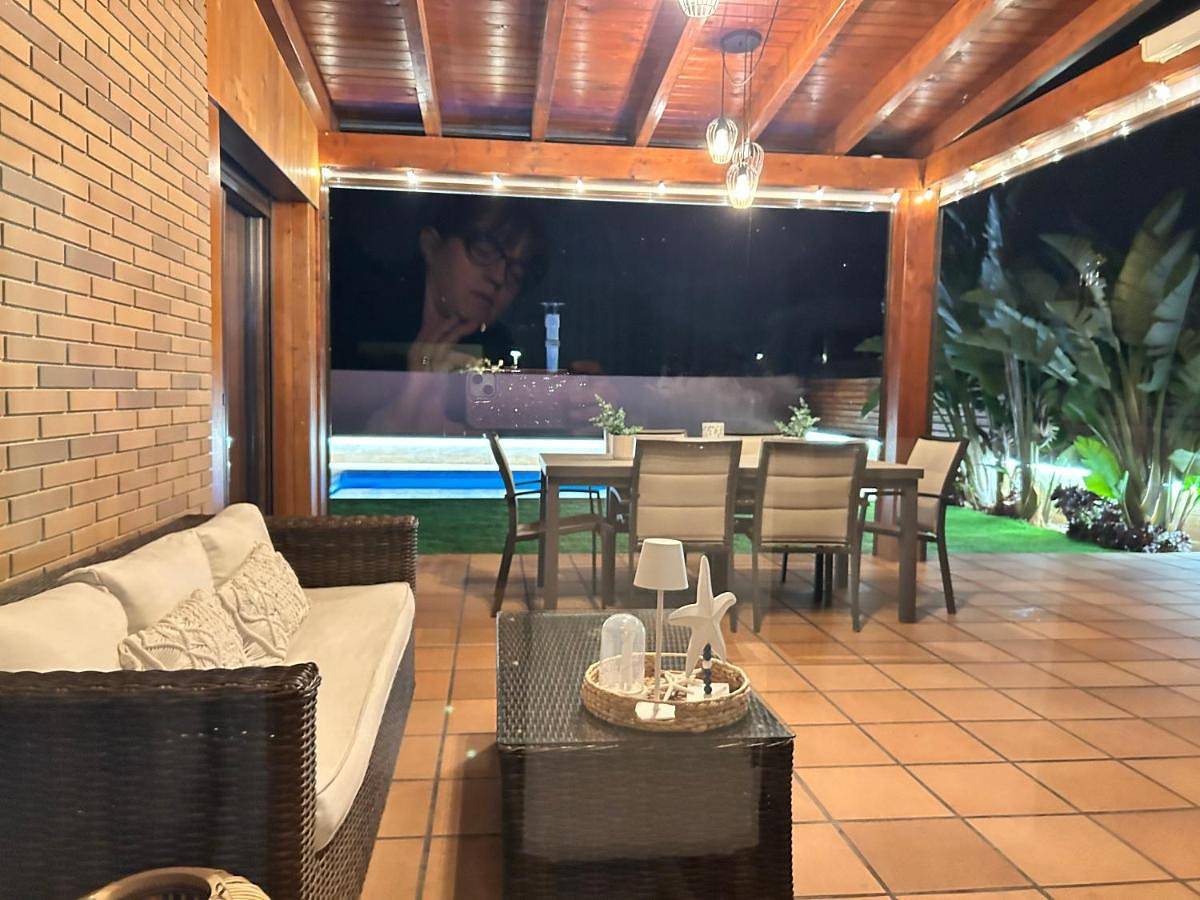 Villa Preciosa con picina cerca de la playa in Villanueva y Geltrú, Garraf
