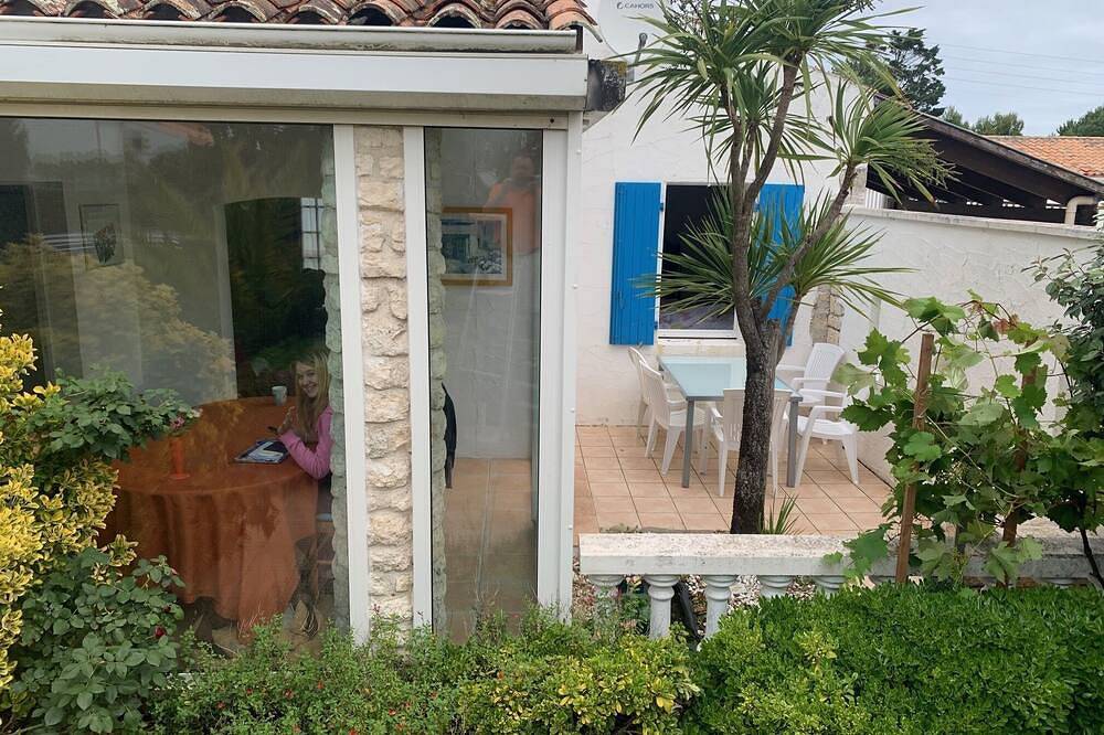 Ferienhaus mit Wintergarten und Strandnähe in Saint-Denis-d'Oléron, Côte de Beauté