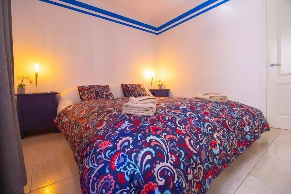 Villa Colonia, Fabulous Luxury Villa 5 min beach, skytv, h/pool, Bbq & more! in Puerto del Carmen, Tías