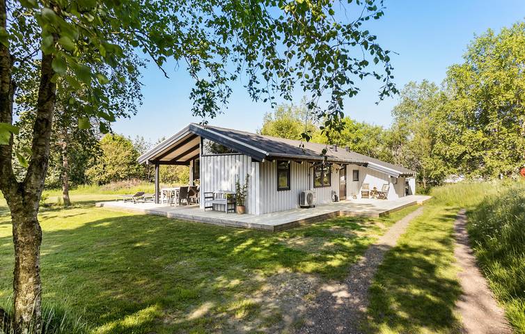 Ferienhaus für 6 Personen, mit Terrasse und Garten in Bratten - 2