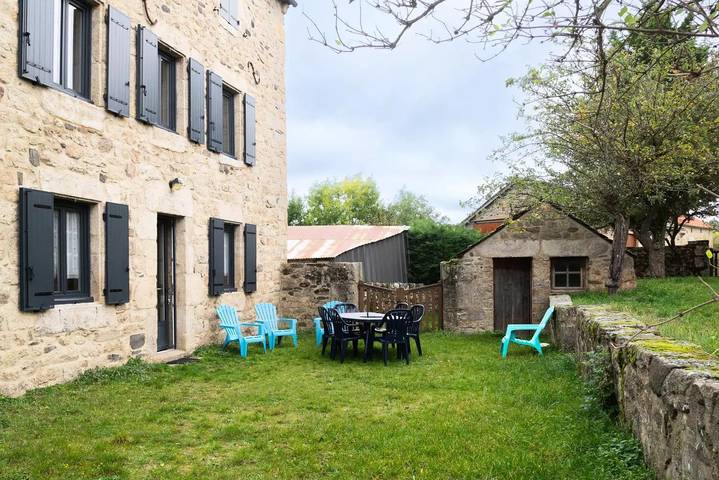 Gîte pour 7 personnes, avec piscine et jardin