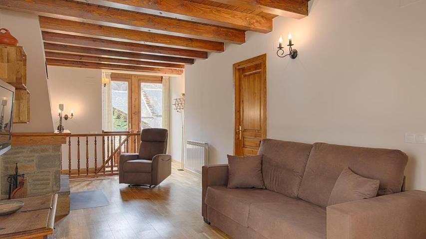 Vacation rental for 5 people, with Balcony and Terrace as well as View in Les