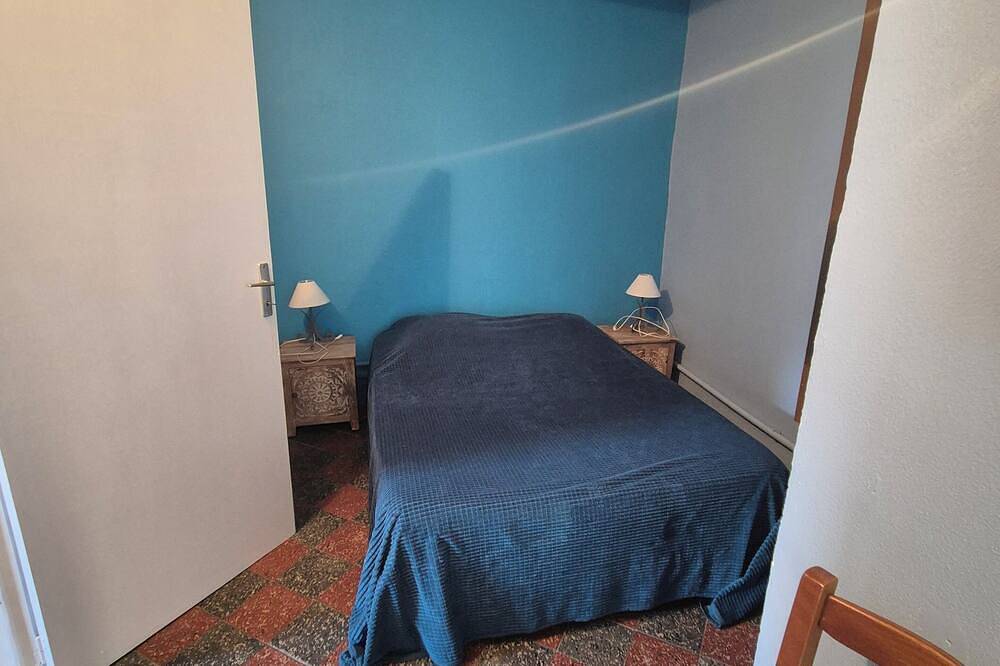 Family house for rent in the center of Bouzigues, close to the Thau Lagoon in Bouzigues, Côte d'Améthyste