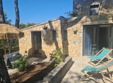 Gîte pour 2 personnes, avec terrasse et jardin dans le Var