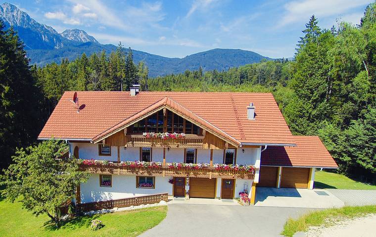 Gîte pour 9 personnes, avec jardin, adapté aux familles à Piding - 2
