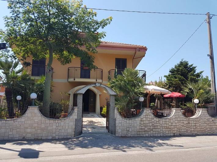 Appartamento per 2 persone, con Balcone e Terrazza nonché Giardino e Panorama a Nicotera Marina