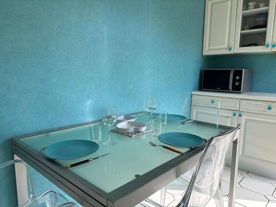 Three-Bedroom House in Montigny-le-Bretonneux, Yvelines