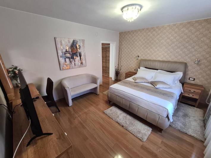 Gîte pour 4 personnes, avec jardin ainsi que jacuzzi et sauna à Vršac