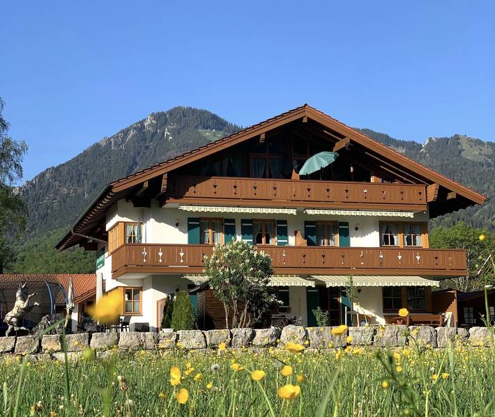 Ganze Ferienwohnung, Haus am Balsberg - Dachstudio für 2 mit Balkon und Blick auf den Balsberg in Unterwössen, Bayerische Alpen