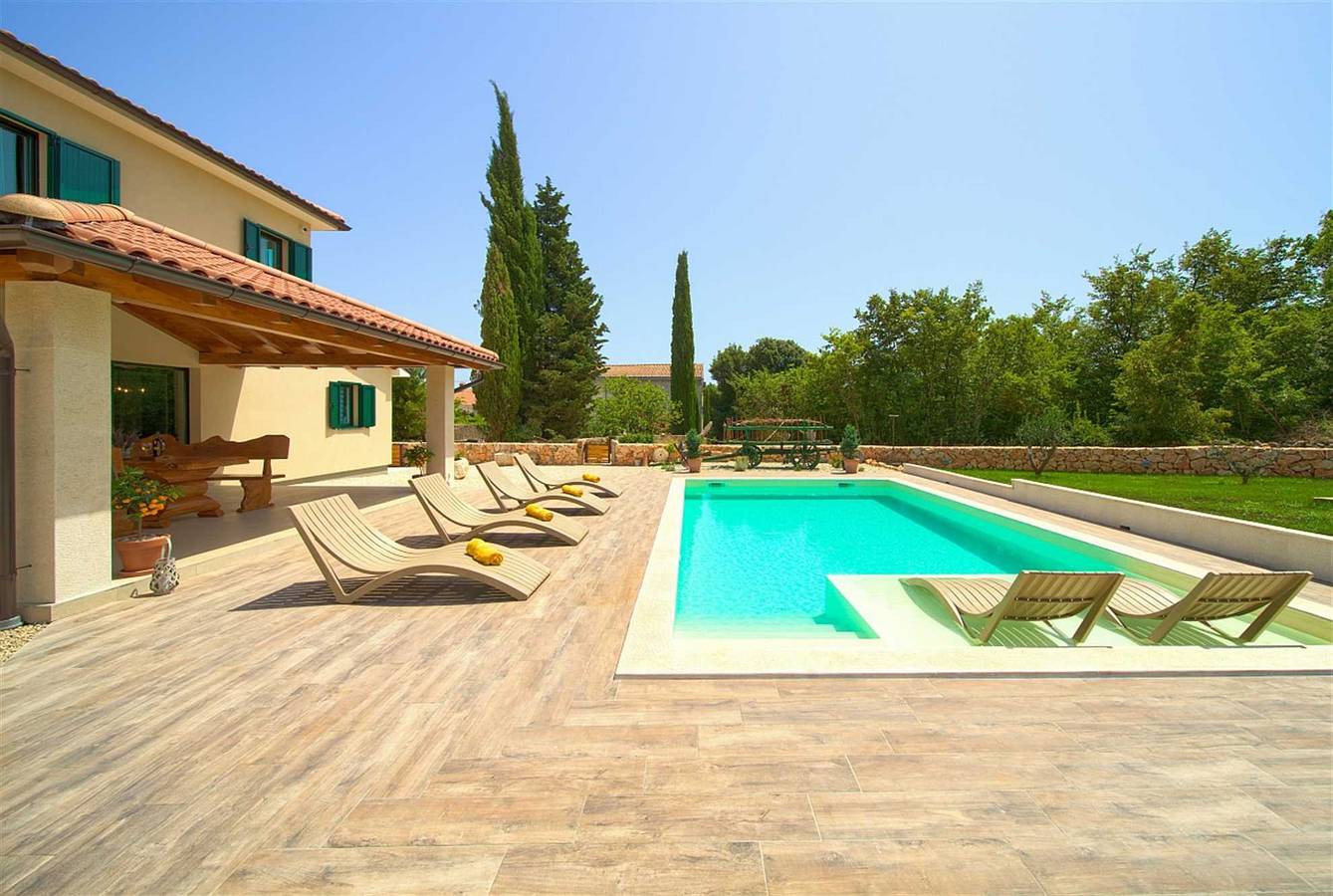 Schöne Villa Green Pearl mit beheiztem Pool in Gostinjac, Krk