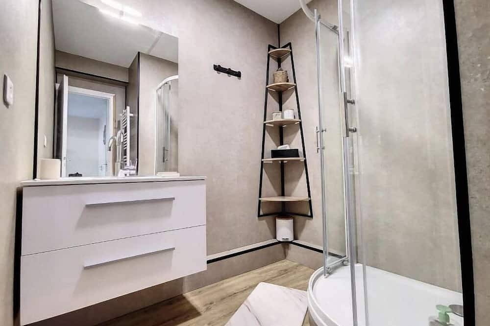 Entire apartment, \"sur la Rive du Gave\": Appartement 40m2, 3 Étoiles, Petits Animaux Acceptés in Argelès-Gazost, French Pyrenees