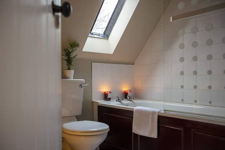 Chestnut Cottage - a charming traditional stone cottage with 2 bedrooms on Arniston Estate in Lothian