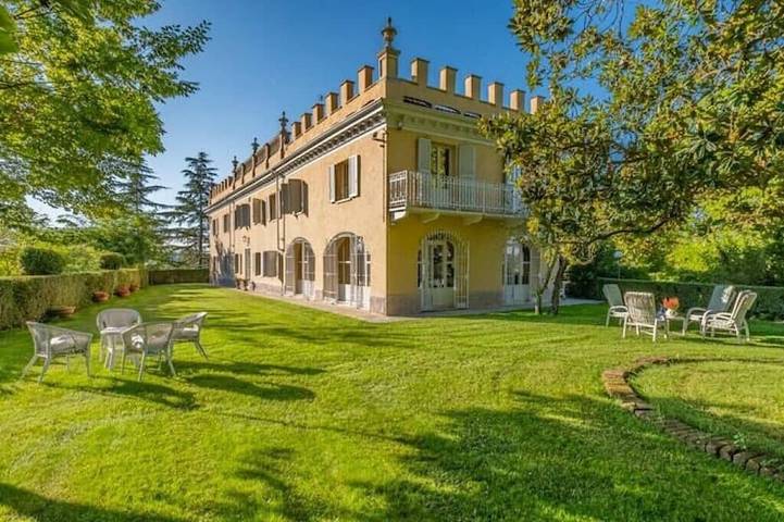 Ferienhaus für 12 Personen, mit Balkon und Garten in Asti