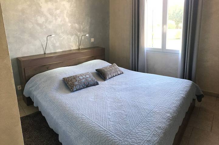 Location de vacances pour 6 personnes, avec terrasse et jardin, animaux acceptés à Vers-Pont-du-Gard - 2