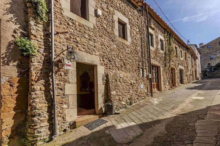 Casa rural para 8 personas, con balcón en La Bisbal del Ampurdán
