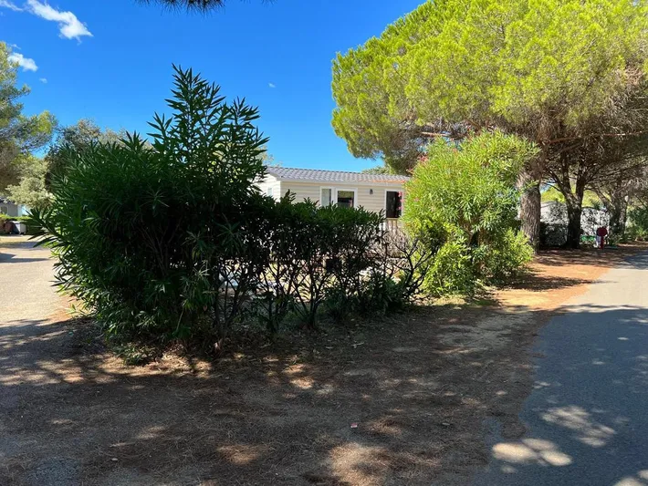 Camping para 4 personas, con vistas y piscina para niños además de jardín y piscina - 1
