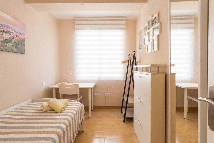 Entire apartment, Beautiful and modern apartment in downtown Málaga in Málaga Central District, Malaga