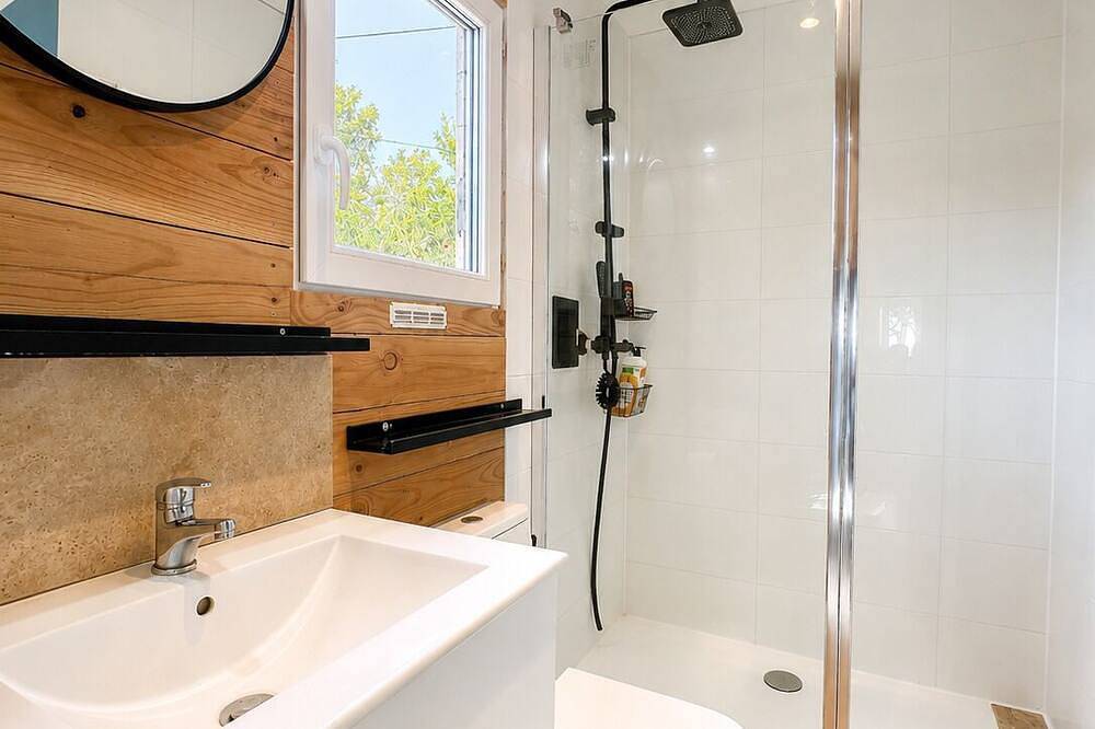 Maison Bois / Piscine / Guinguette Privée / Vue mer / Clim / Jacuzzi en option in Le Beausset, Côte méditerranéenne (France)