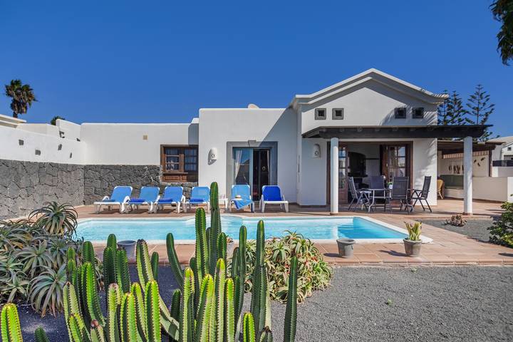 Ferienhaus "Villa Tania" mit Meerblick, Bergblick, Pool, Garten, Terrassen und Wlan in Montaña Roja, Yaiza