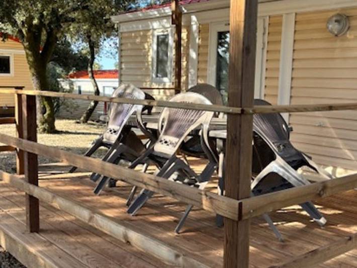 Mobil home pour 5 personnes, avec piscine et terrasse à Les Mages - 2