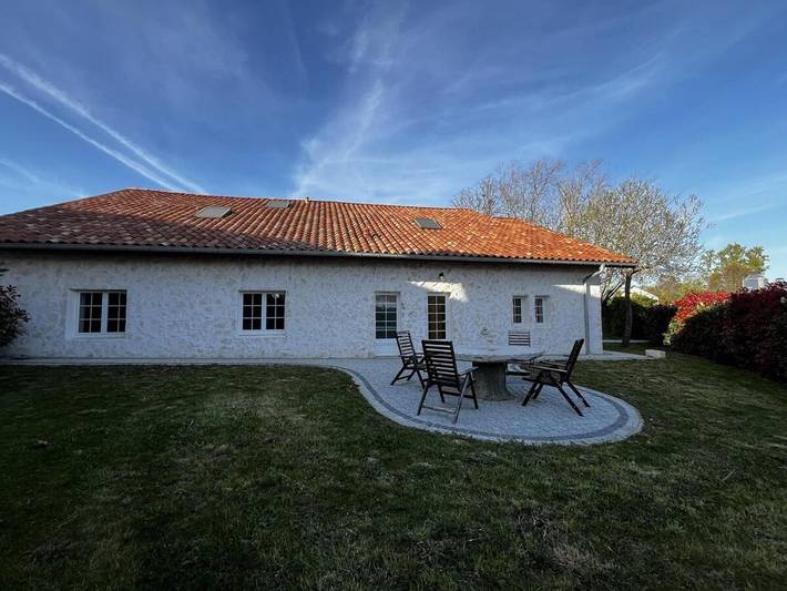 Location de vacances pour 14 personnes, avec Jacuzzi et Terrasse ainsi que Jardin et Vue à Guiche - 4