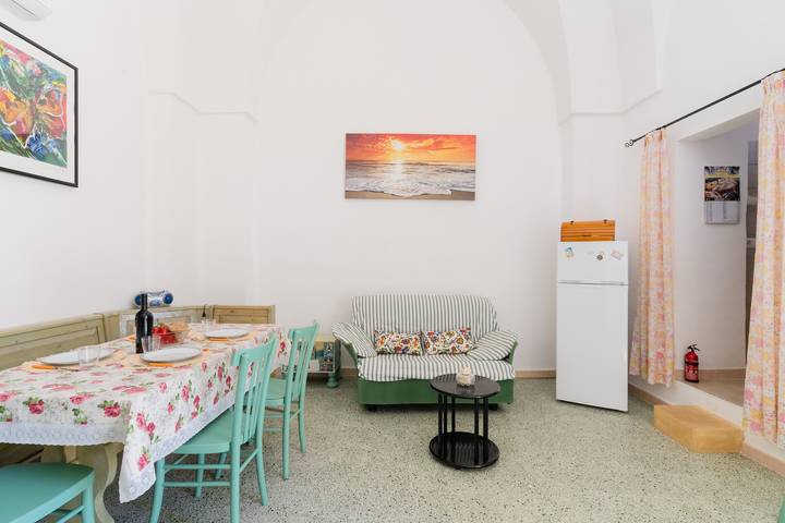 Entire apartment, Apartment 'Casa Nadia B7' with Private Terrace, Wi-Fi, and Air Conditioning in Botrugno, Lecce Province
