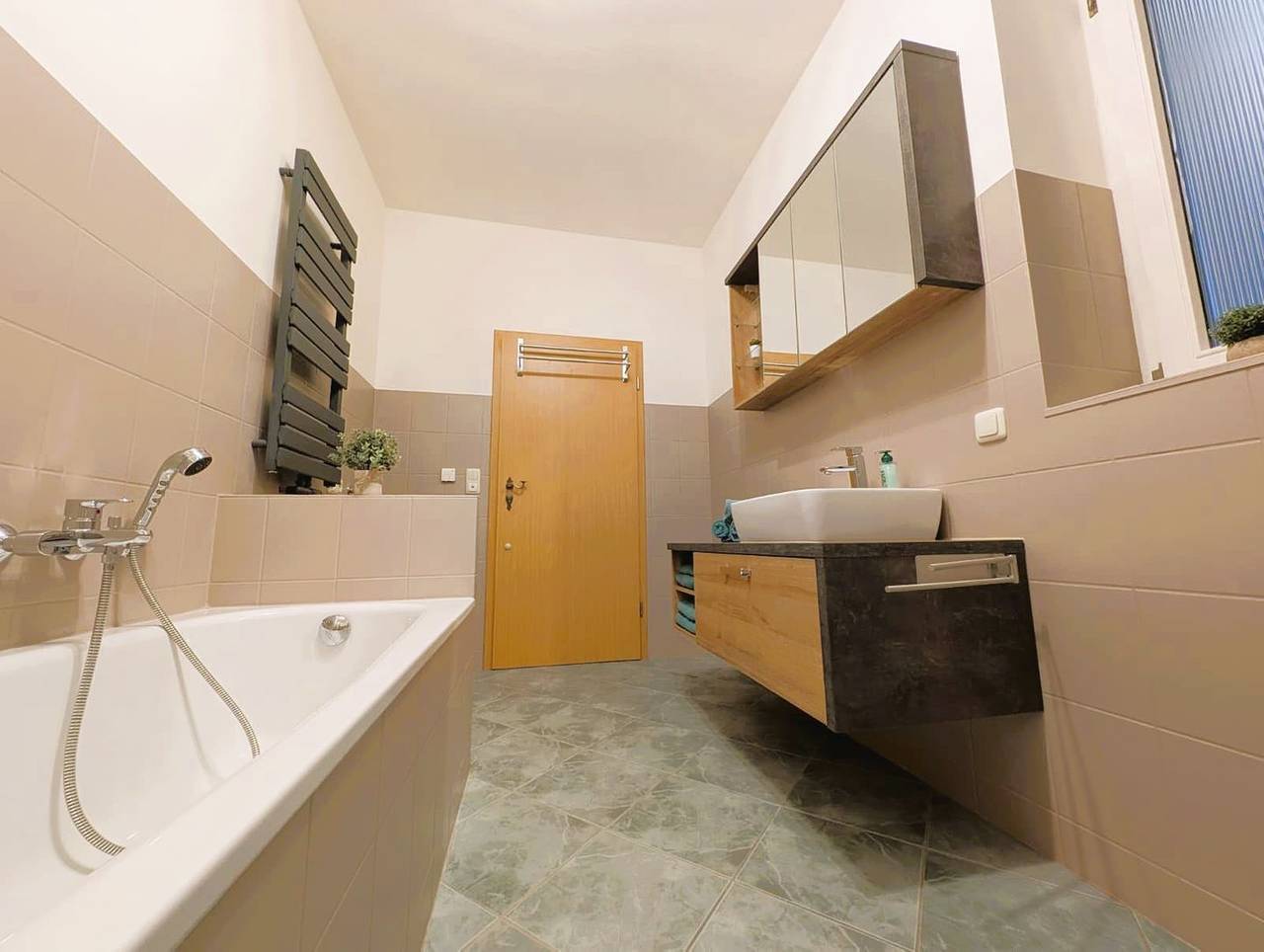 Ganze Wohnung, 65m² Ferienwohnung zwischen Skiarena & Saunawelt inmitten der Bergstadt Eibenstock in Eibenstock, Erzgebirge