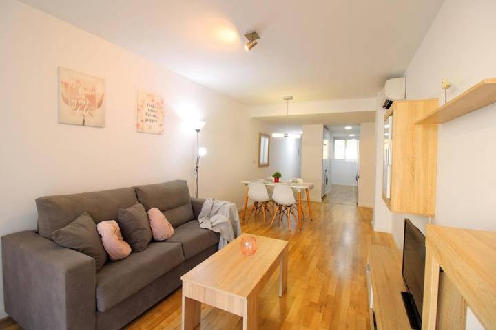 Appartement de vacances pour 6 personnes, avec terrasse et piscine, animaux acceptés - 1